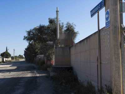 Per raggiungere il sito bisogna imboccare dallo stadio strada Rurale Tresca. Dopo 1,2 chilometri, superato l�incrocio con strada Modugno Ceglie del Campo, basta percorrere altri 250 metri per arrivare a destinazione, in localit� �Piantate�